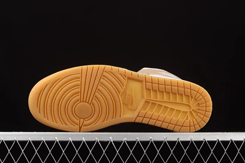 All categories Air Jordan Jordan series basketball shoes Air Jordan 1 Mid G version pure original Air Jordan 1 Mid AJ1 Joe 1 mid-top cultural basketball shoes 554724-271